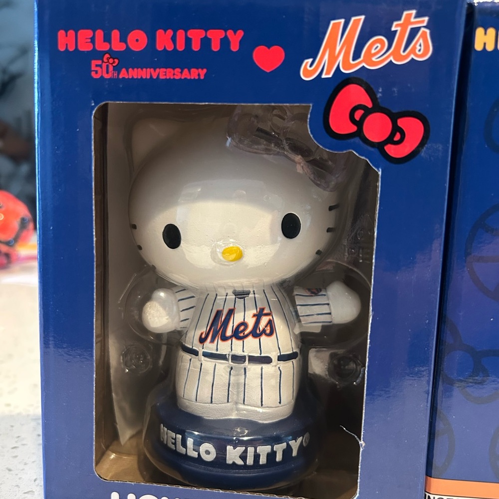Hello Kitty  NY Mets 2024 SGA bobblehead light up bow new in box